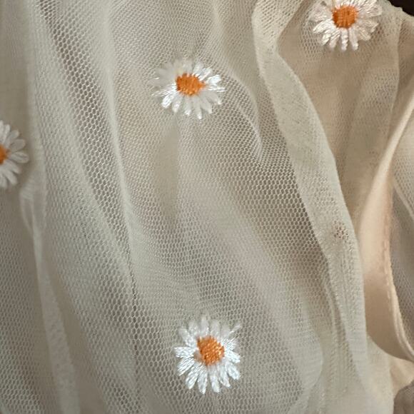 LE LIS | Daisy Embroidered Coquette Style Sheer Peasant Style Crop | Size Medium - Picture 2 of 6
